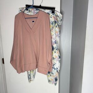 NWOT Powerchill Dusty Pink V-Neck Top and NWT Floral Powerchill Leggings Set